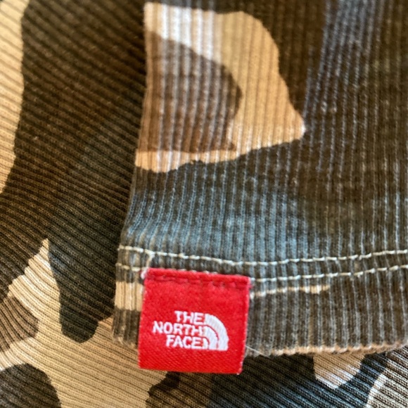North Face camo tank. Size medium - Picture 5 of 5